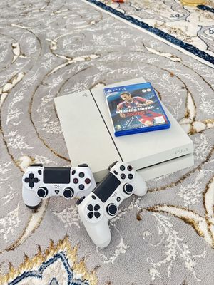 Playstation 4 - 200$