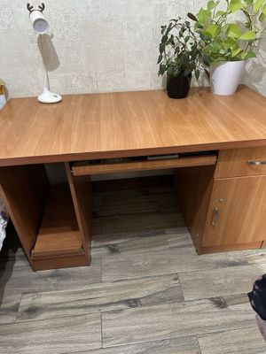 Продается письменный стол,компьютерный
