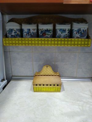 Полка для кухонных банок и шкатулка для мелочей