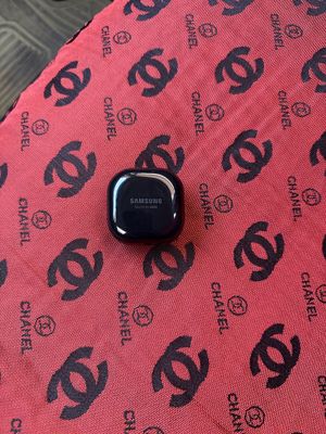 Срочно продам Samsung buds live в отличном состояний!!!