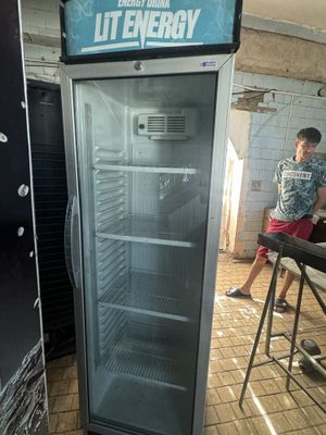 Продаю холодильники