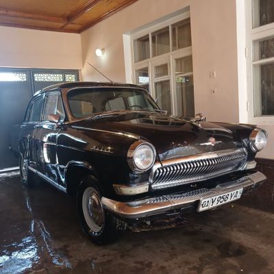 Gaz21 sotiladi qora
