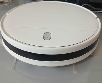 Продам робот-пылесос Xiaomi Mi Robot Vacuum-Mop Essential.