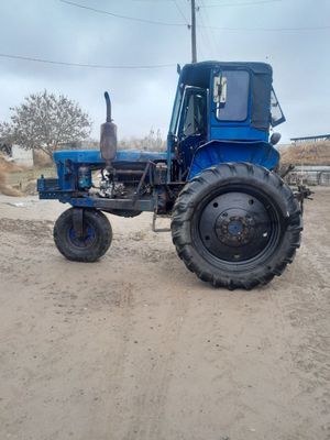 Tractor sotiladi