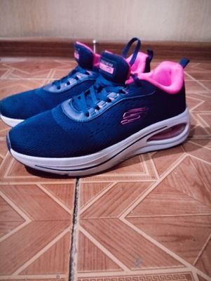 Продам женские кроссовки Sketchers 36-38