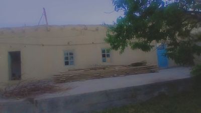 Hovli sotiladi hamma sharoitga ega