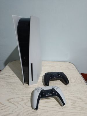 Playstation 5 + 2та джойстик + 10та топ уйни бор