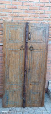 Старинные двери, калитки, ворота из массива карагача.