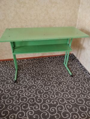 Продам парту добротный