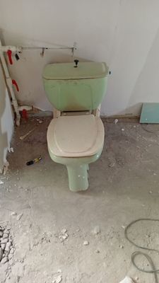 Unitaz sotiladi b/u