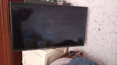 Artel 32 талик LCD холати яхши