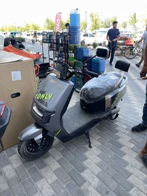 Sukuter elektroni yangi partiya yuklar