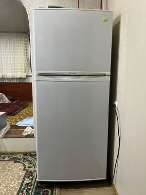 Холодильник сотилади срочна! Daewoo