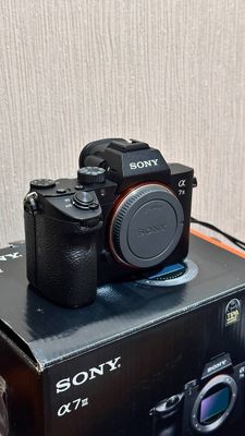 Продаю SONY A 7III (боди)