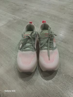 Продаю Skechers, одела 2 раза, малы немного, мягкие, 37,5-38 размер,