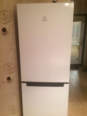 Продам холодильник indesit