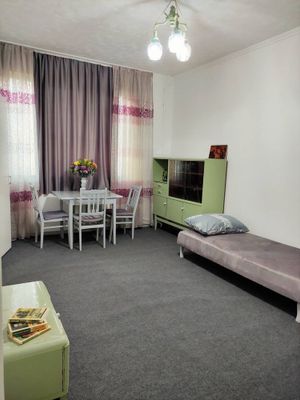 Сдаётся в аренду. 1-комн на 1 этаже. Со всеми удобствами.