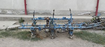 Kultuvassa traktor