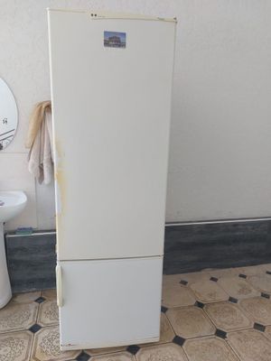 Muzlatgich sotiladi yaxshi ishlaydi