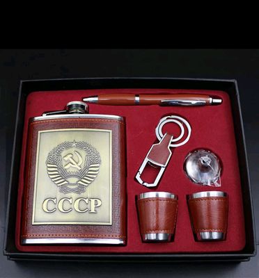 Фляжки для спиртных напитков.