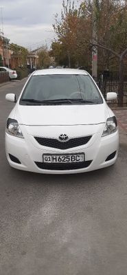 Toyota yaris 2012