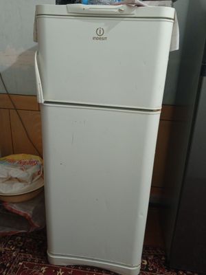 INDESIT xolodilnik sotiladi 1,50metr ishlap turipdi,1mln 300ming som