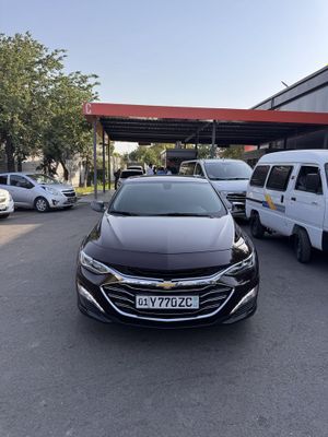 Malibu 2 premier sotiladi 2021 yil probeg 15500 km.
