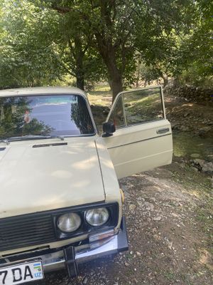 Автомобил ваз 2106