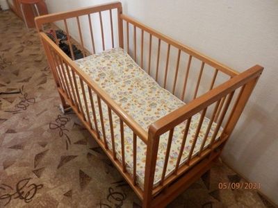 Детская деревянная кроватка