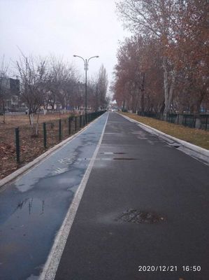 Ховли шахар марказида сув буйида