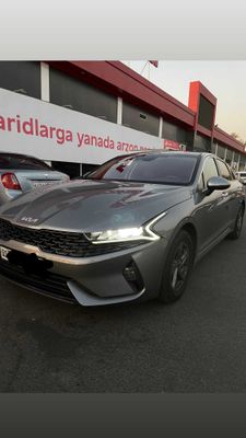 Kia K5 1-pazitsiya