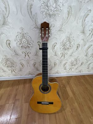 Gitara Sotiladi!