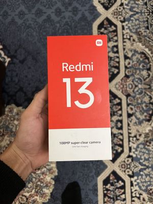 Redmi 13 yengide turibdi