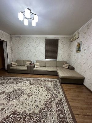 Срочно сдаётся квартира на Юнусабаде , по низкой цене!