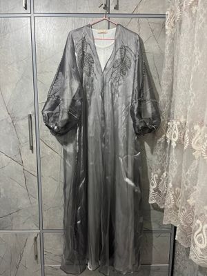 Dubayski abaya sotiladi