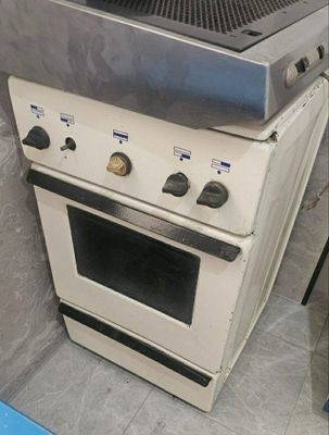 Плита газовая с вытяжкой .