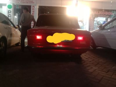 Vaz 21011 sotiladi bagaj bor gaz yoq