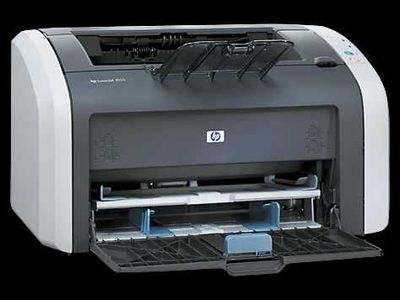 Продам принтер HP LaserJet 1010 состояния идеально картридж новый
