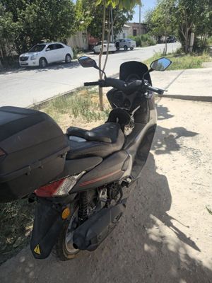 S MAX SKUTER 12000 km