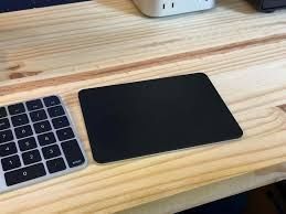 Magic Trackpad 3 Black — идеальное состояние, полный комплект