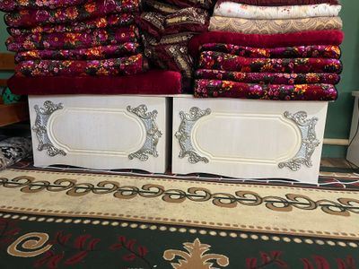 Сервант 2 та сандиги билан сотилади