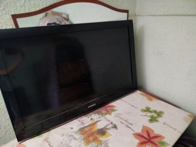 televizor samsun lg pilisos shlankasi yoq ishlidi