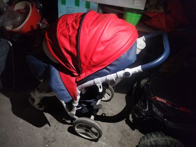 Продам детскую коляску Adamex