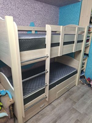 Продаётся кровать .