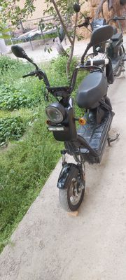Elektro skuter