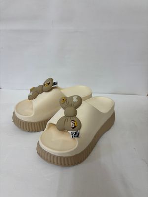 Резиновые тапочки