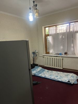 Kvartira Buyik ipak yoli metro oldida 1 xonali uy ijaraga beriladi