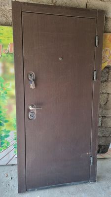 Входная железная дверь