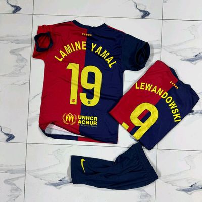 Lamine Yamal futbolkasi