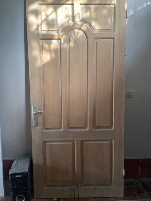 Sifatli taxta eshik sotiladi